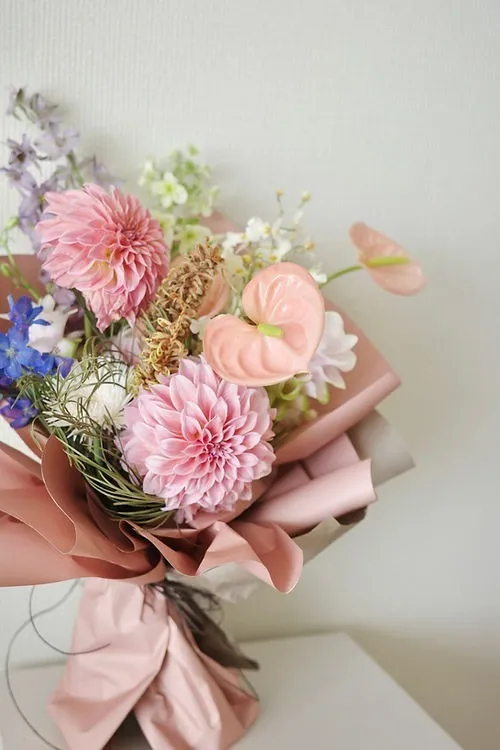 【FLORISTおまかせ】季節の花束 M