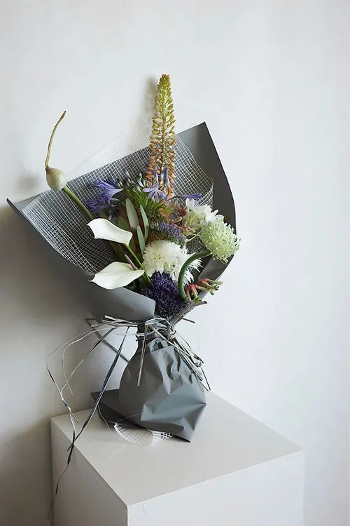 【FLORISTおまかせ】季節の花束 S