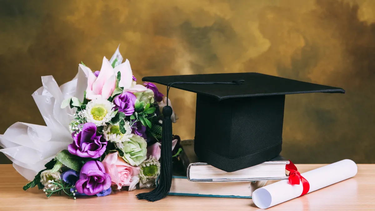 【門出を祝う】卒業式・送別会で「感謝」と「希望」を伝える花束TOP5